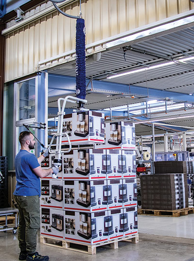 Personnel using JumboFlex High-Stack devices can pick up boxes and bags off the floor and stack them up to 8.4 ft high, all while maintaining an upright posture.